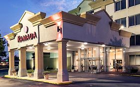 Hotel Ramada By Wyndham Airport  3*